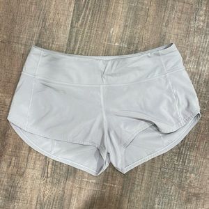 Lululemon Speed Up Short 2.5’’ Mid-Lowrise in Pale Lilac - SIZE 6